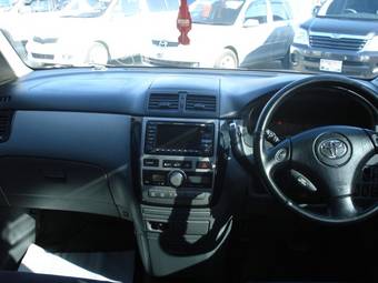 2002 Toyota Ipsum Pictures