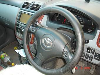 2002 Toyota Ipsum Pictures