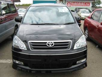 2002 Toyota Ipsum Pictures