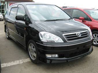 2002 Toyota Ipsum Pictures