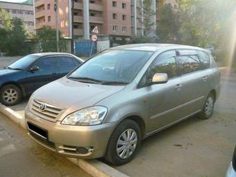 2002 Toyota Ipsum Pictures