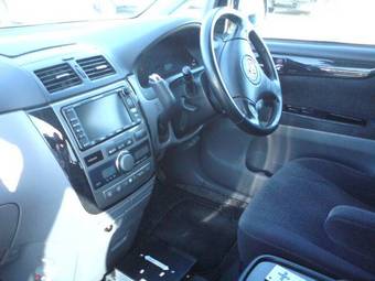 2002 Toyota Ipsum Pictures