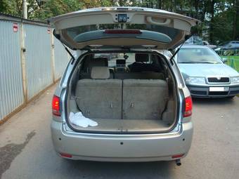 2002 Toyota Ipsum Photos