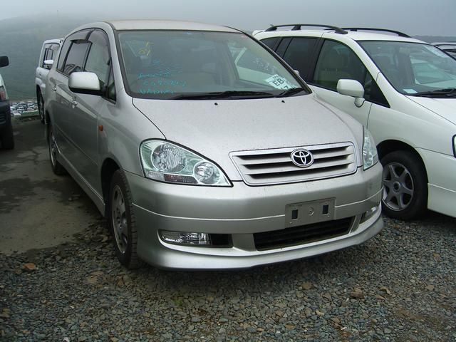 2003 Toyota Ipsum