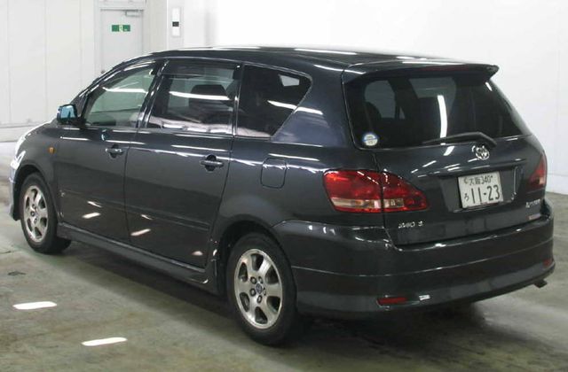 2003 Toyota Ipsum