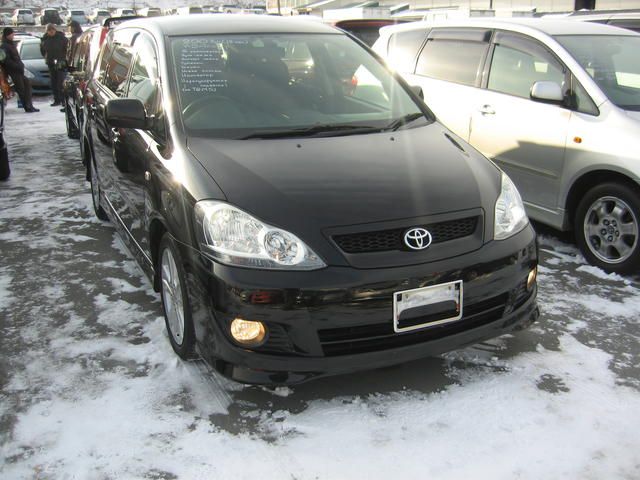 2003 Toyota Ipsum