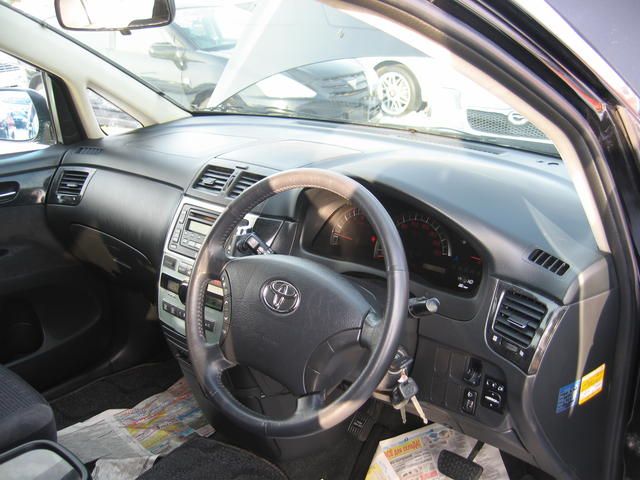 2003 Toyota Ipsum