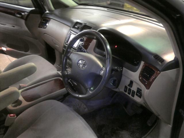 2003 Toyota Ipsum