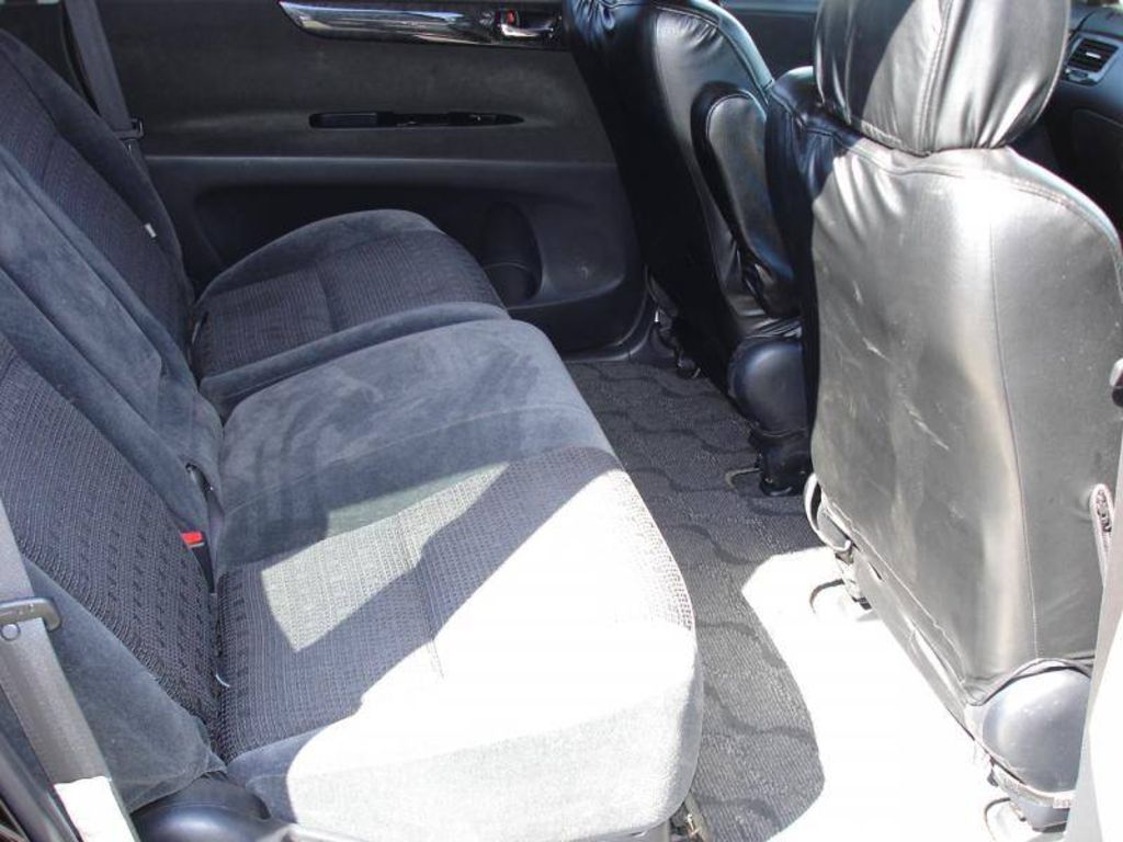2003 Toyota Ipsum