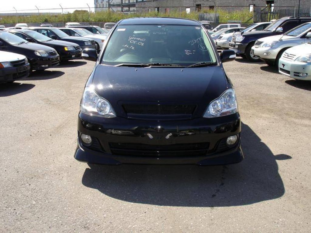 2003 Toyota Ipsum