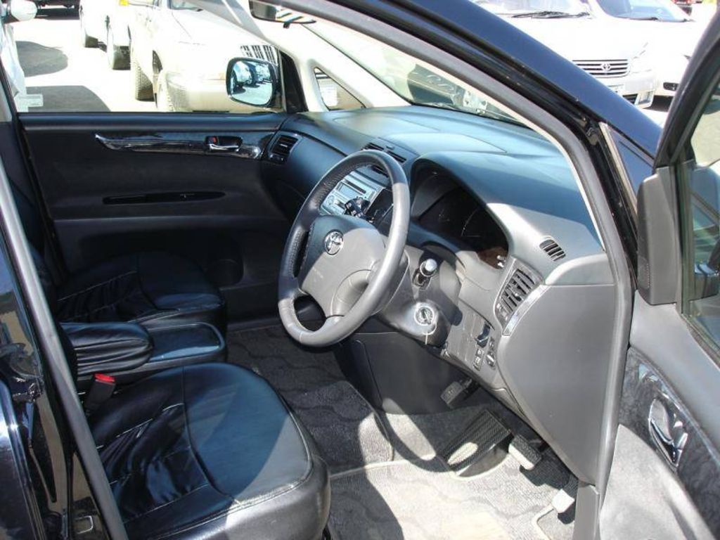 2003 Toyota Ipsum