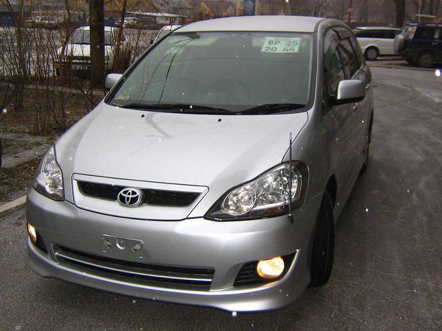 2003 Toyota Ipsum