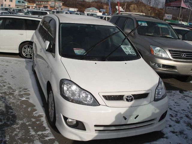 2003 Toyota Ipsum