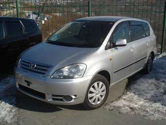 2003 Toyota Ipsum