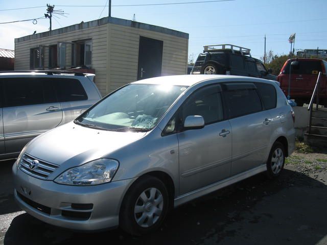 2003 Toyota Ipsum