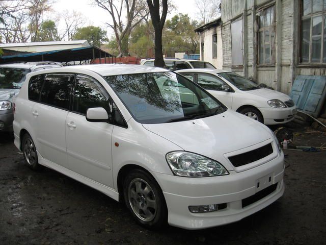 2003 Toyota Ipsum