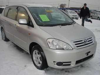 2003 Toyota Ipsum