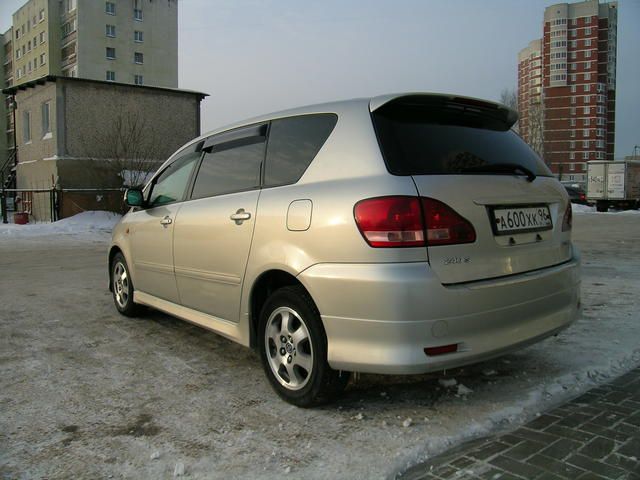 2003 Toyota Ipsum