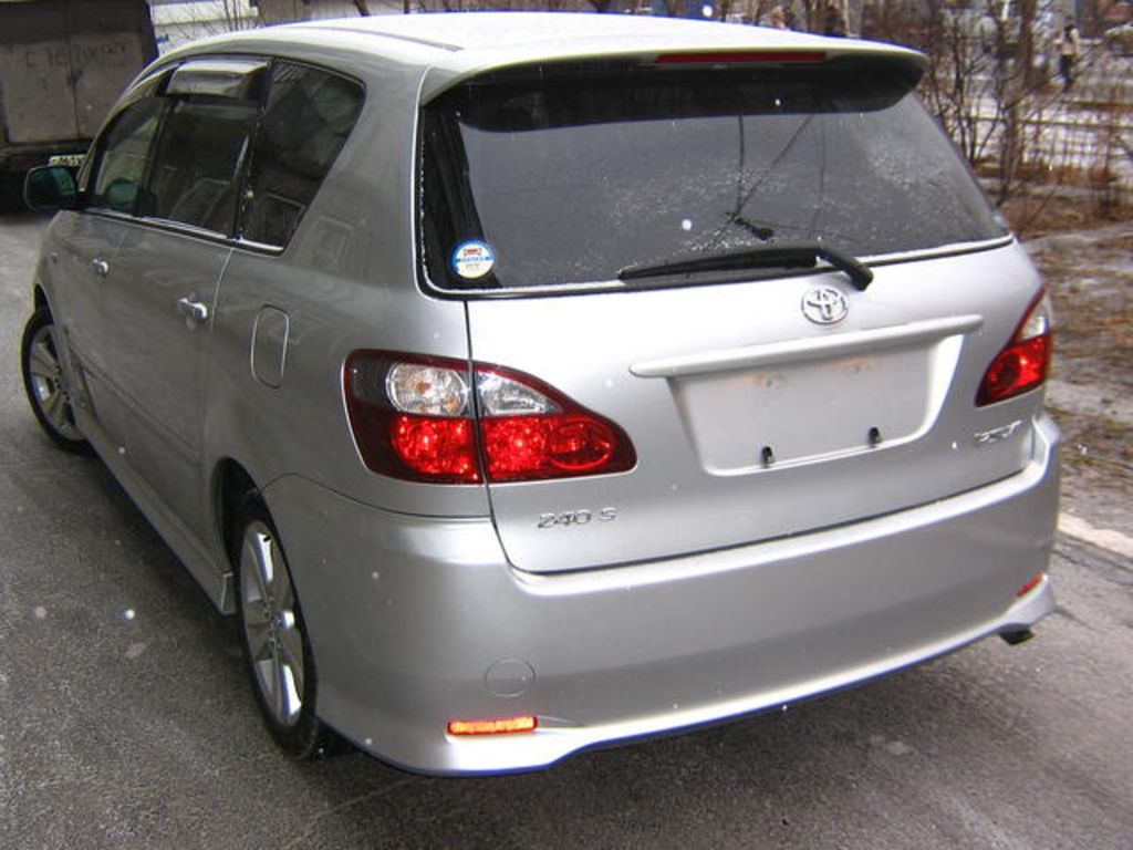 2003 Toyota Ipsum