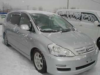 2003 Toyota Ipsum