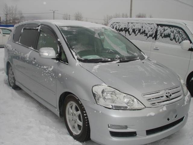 2003 Toyota Ipsum