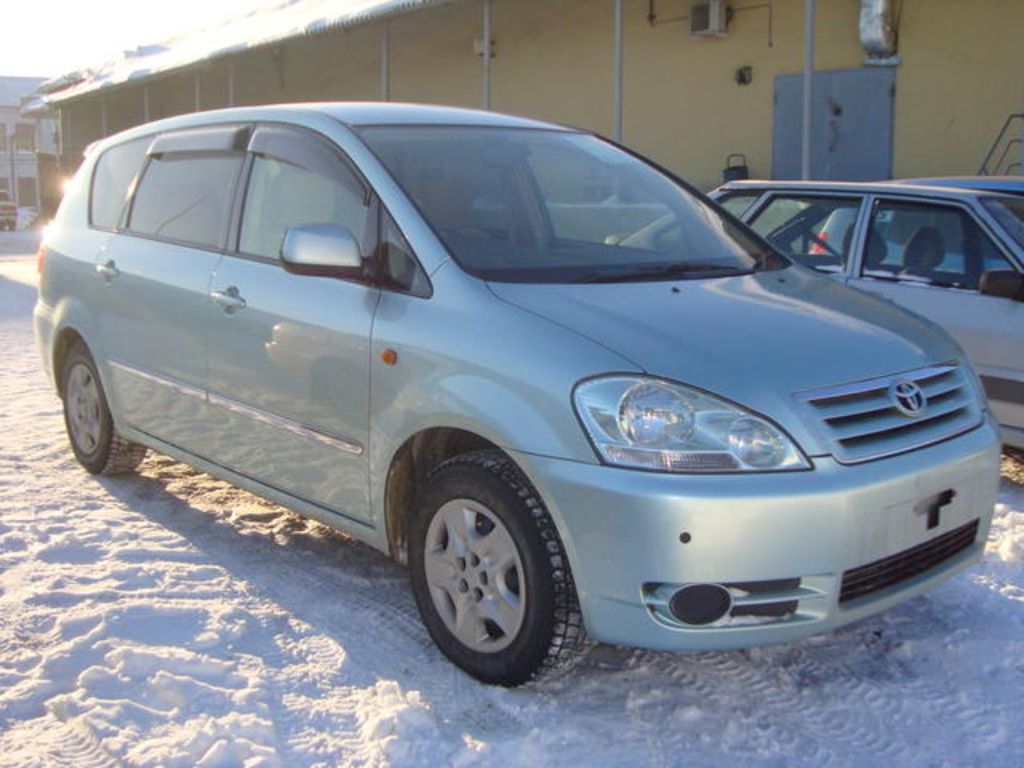 2003 Toyota Ipsum