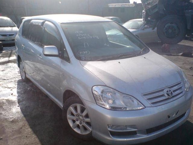 2003 Toyota Ipsum