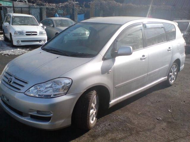 2003 Toyota Ipsum