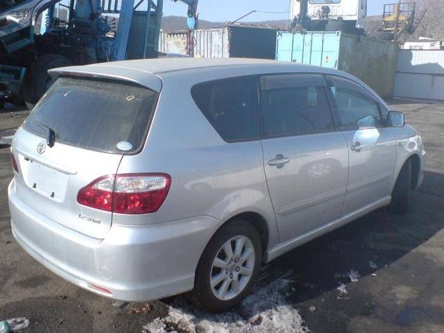 2003 Toyota Ipsum