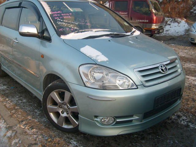 2003 Toyota Ipsum