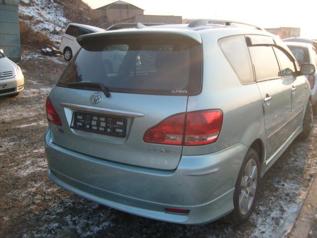 2003 Toyota Ipsum