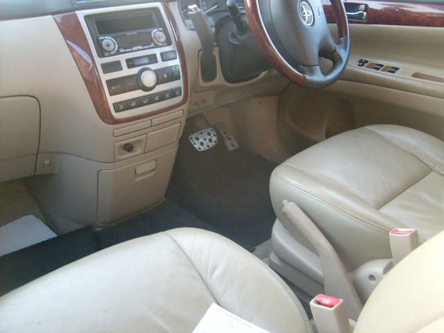 2003 Toyota Ipsum