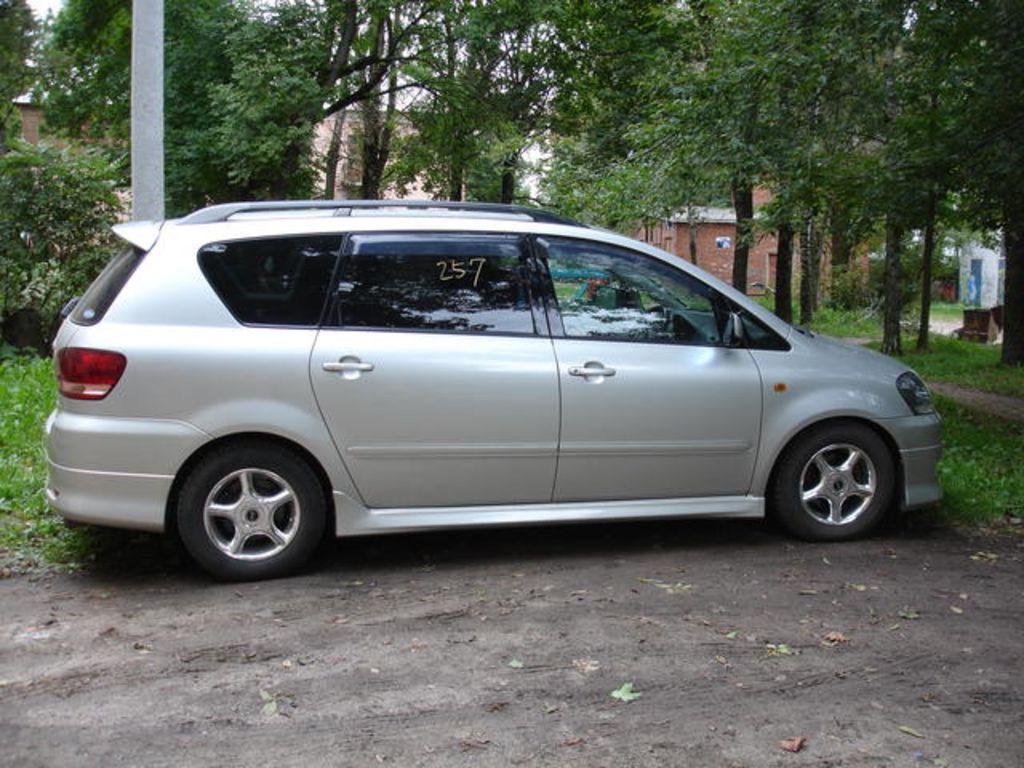 2003 Toyota Ipsum