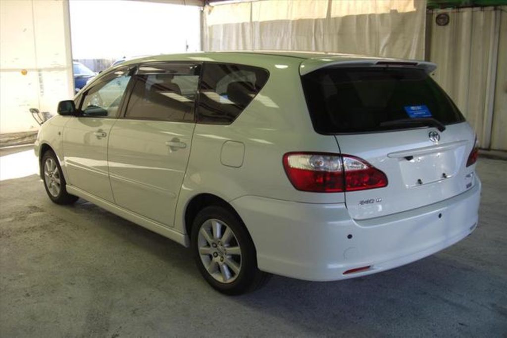 2003 Toyota Ipsum