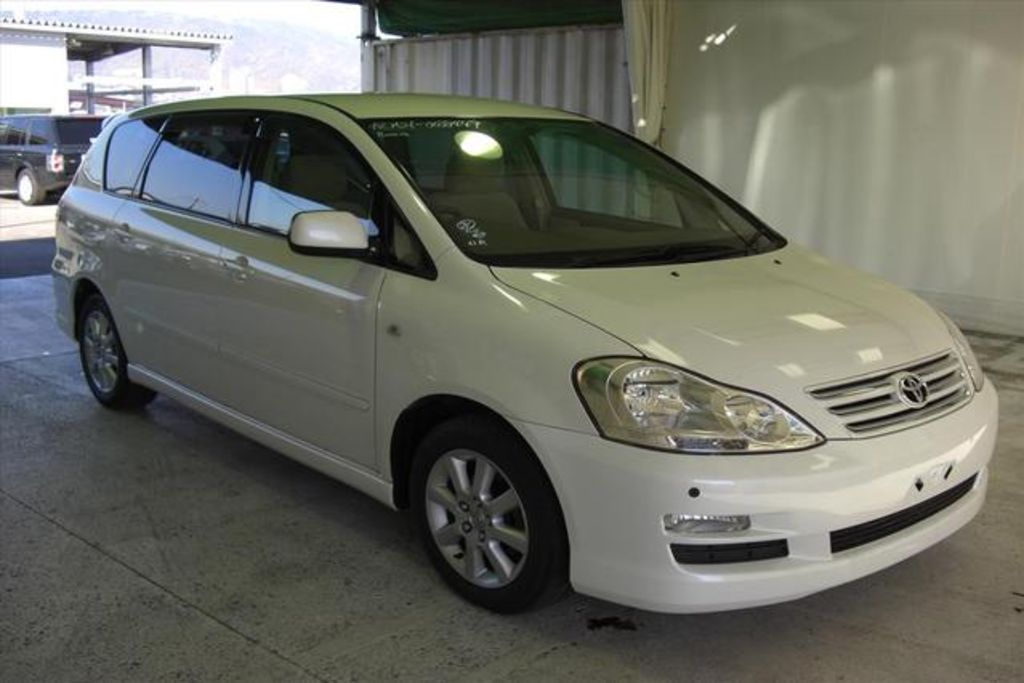 2003 Toyota Ipsum