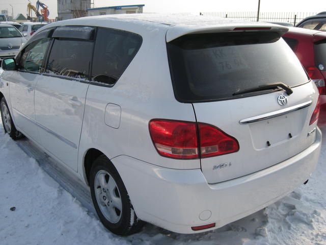 2003 Toyota Ipsum