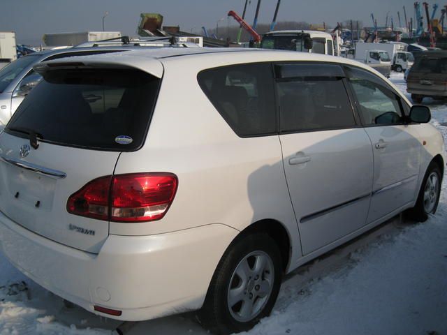 2003 Toyota Ipsum