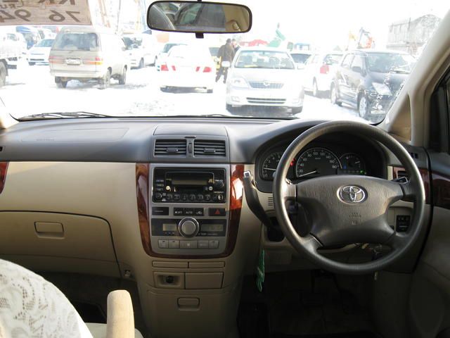 2003 Toyota Ipsum