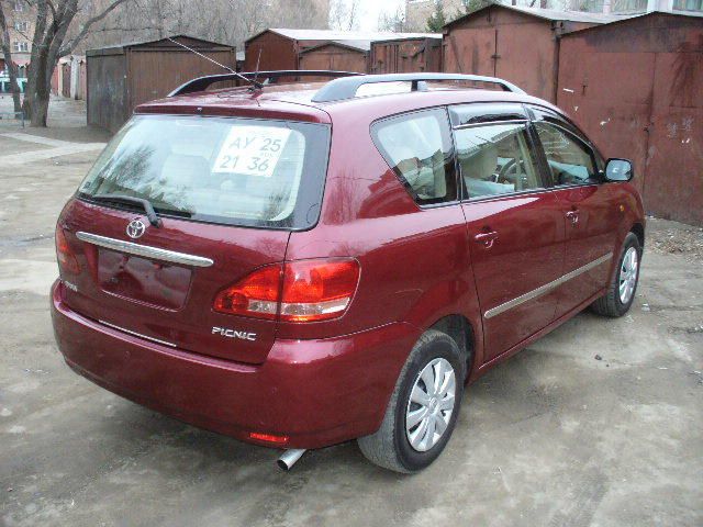 2003 Toyota Ipsum