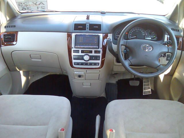 2003 Toyota Ipsum