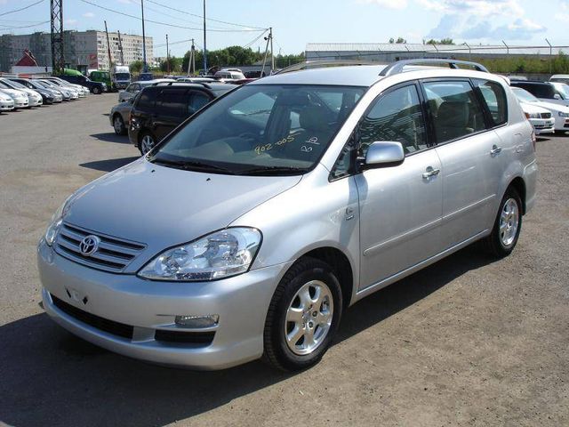 2003 Toyota Ipsum