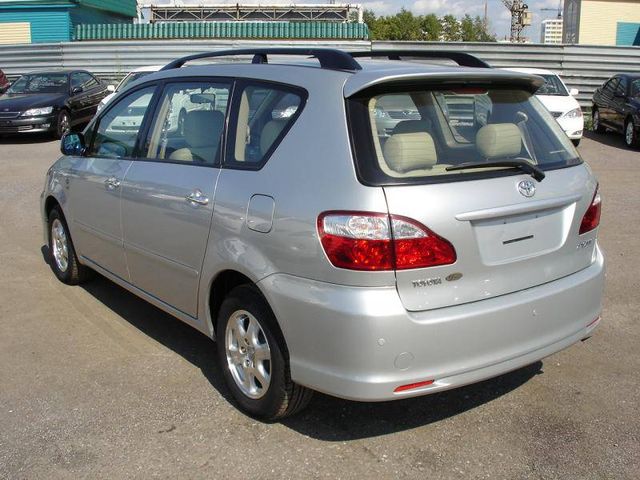 2003 Toyota Ipsum