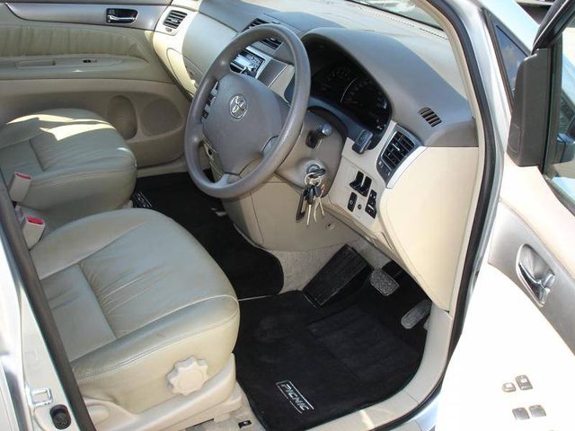 2003 Toyota Ipsum