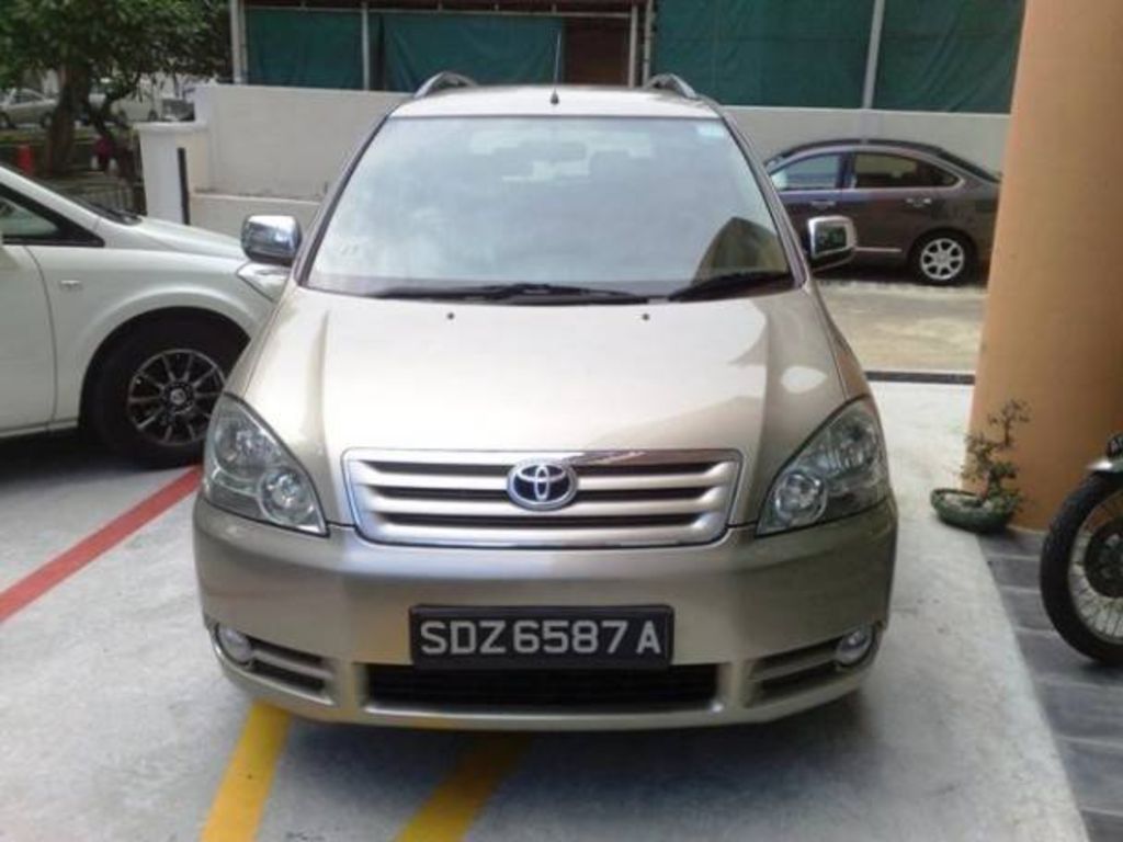 2003 Toyota Ipsum