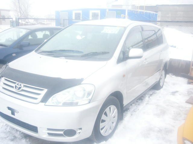 2003 Toyota Ipsum
