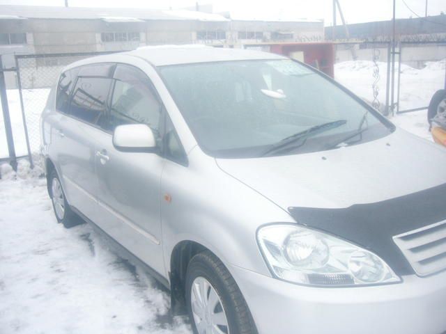 2003 Toyota Ipsum