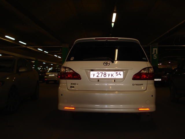 2003 Toyota Ipsum