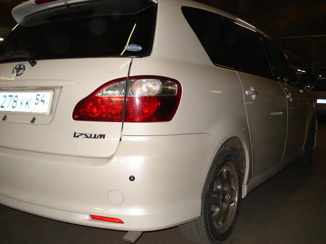 2003 Toyota Ipsum