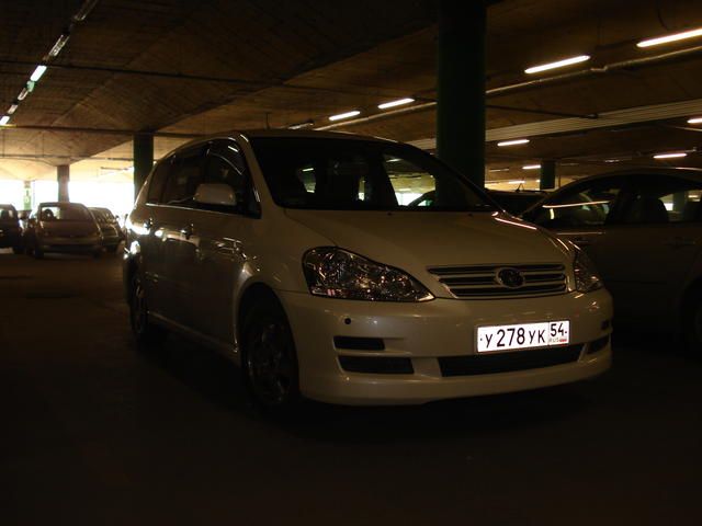 2003 Toyota Ipsum