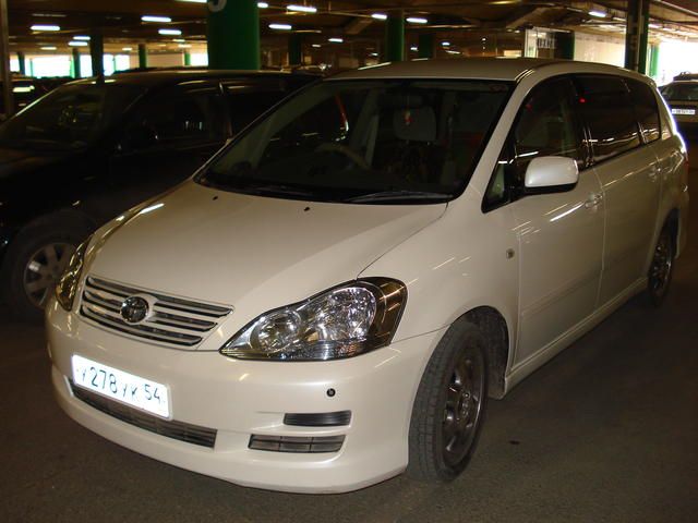 2003 Toyota Ipsum